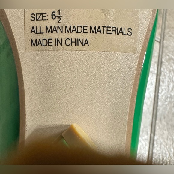 Pulse pointed toe ladies high heels are a size 6.5. - Picture 6 of 8